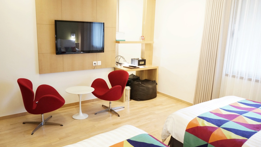 room detail thumbnail 2
