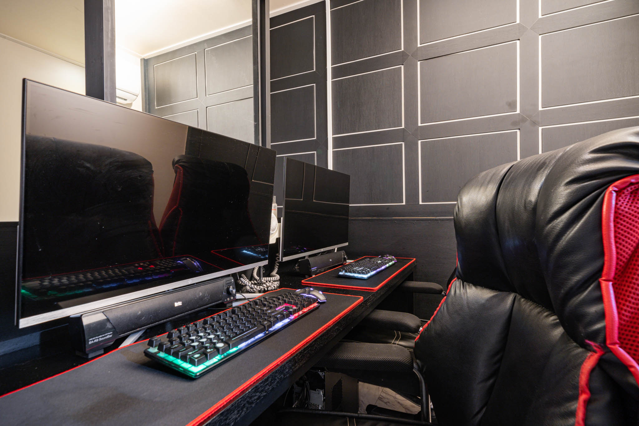 room detail thumbnail 2