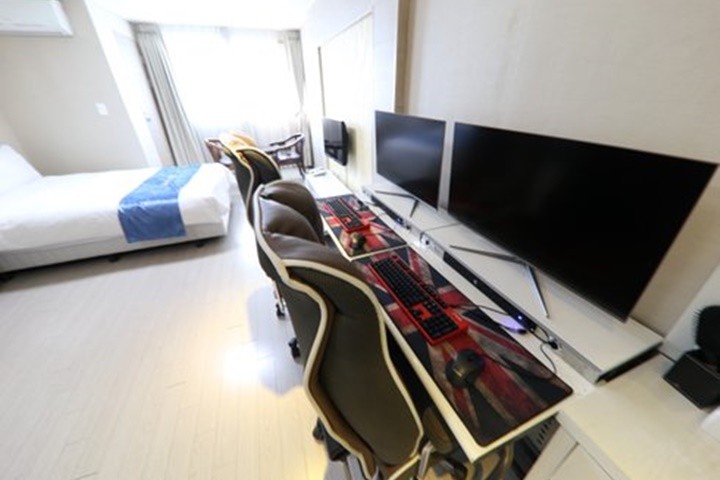 room detail thumbnail 2