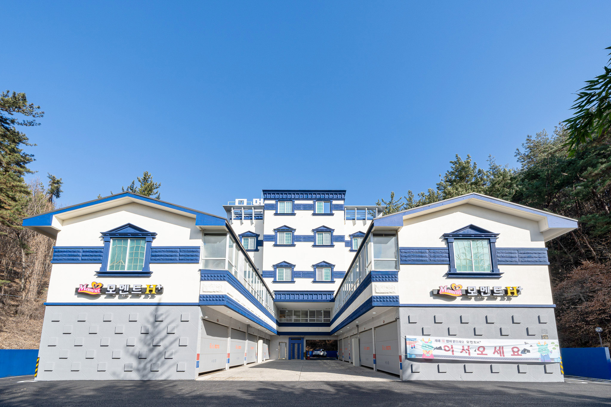 하동 호텔 모멘트 H플러스 외관