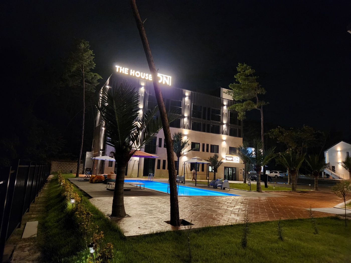서산(대산) 더온관광호텔 외관