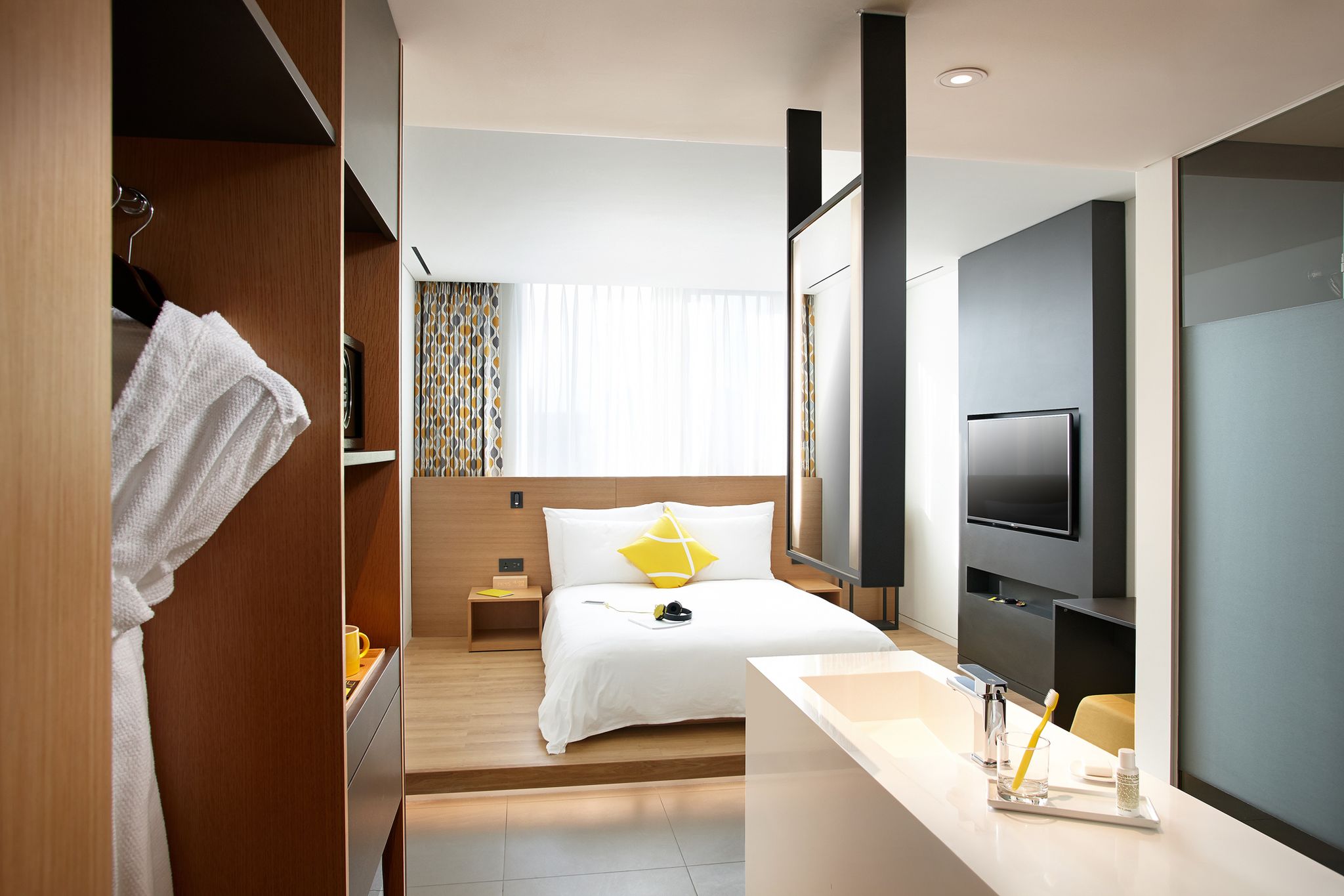 room detail thumbnail 2