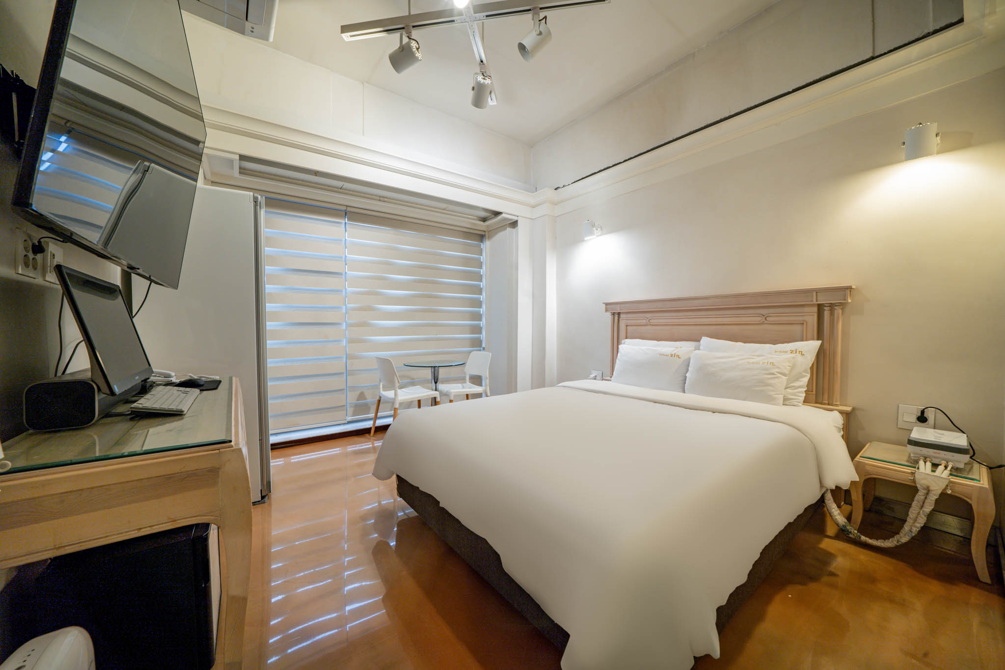 room detail thumbnail 0