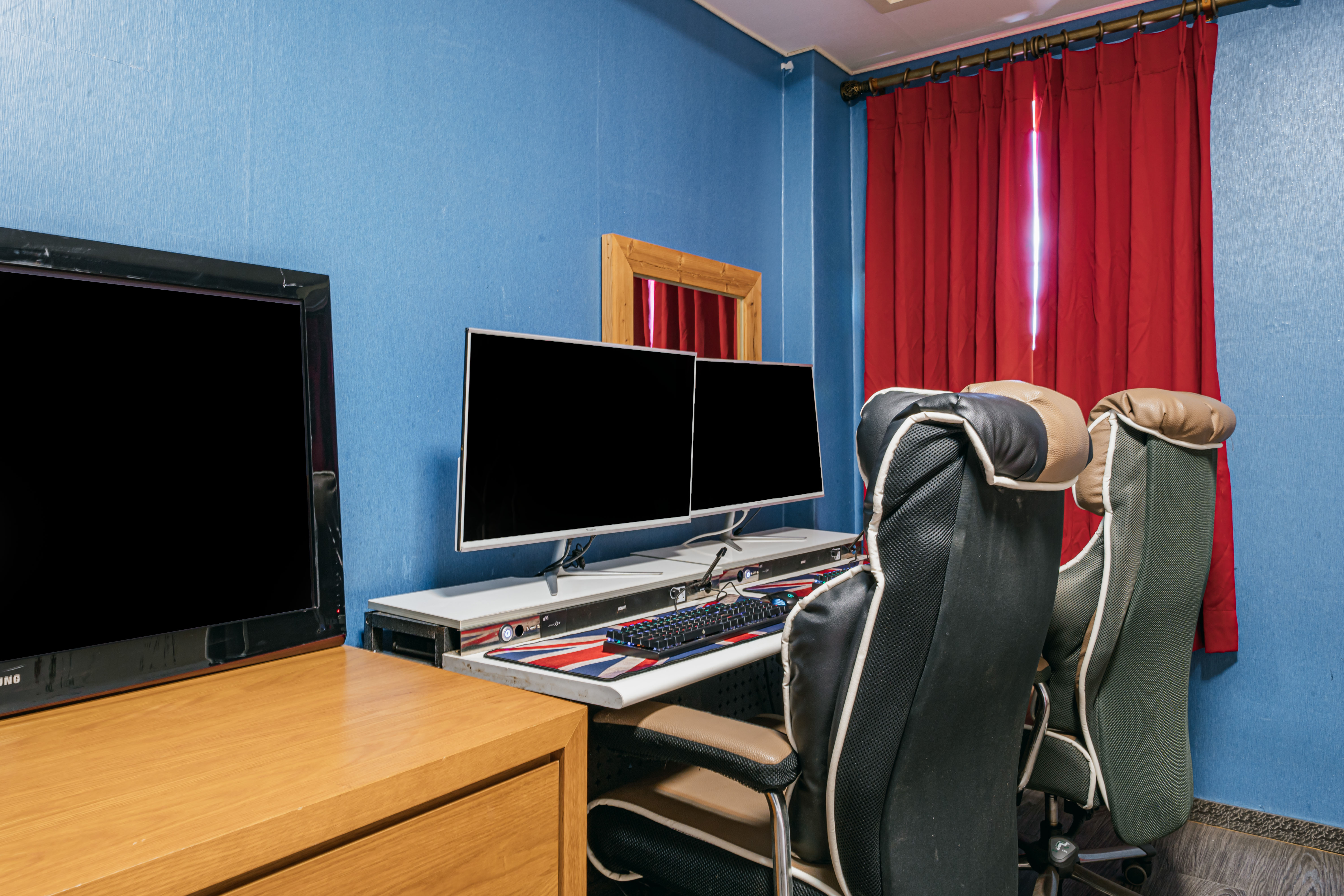room detail thumbnail 1