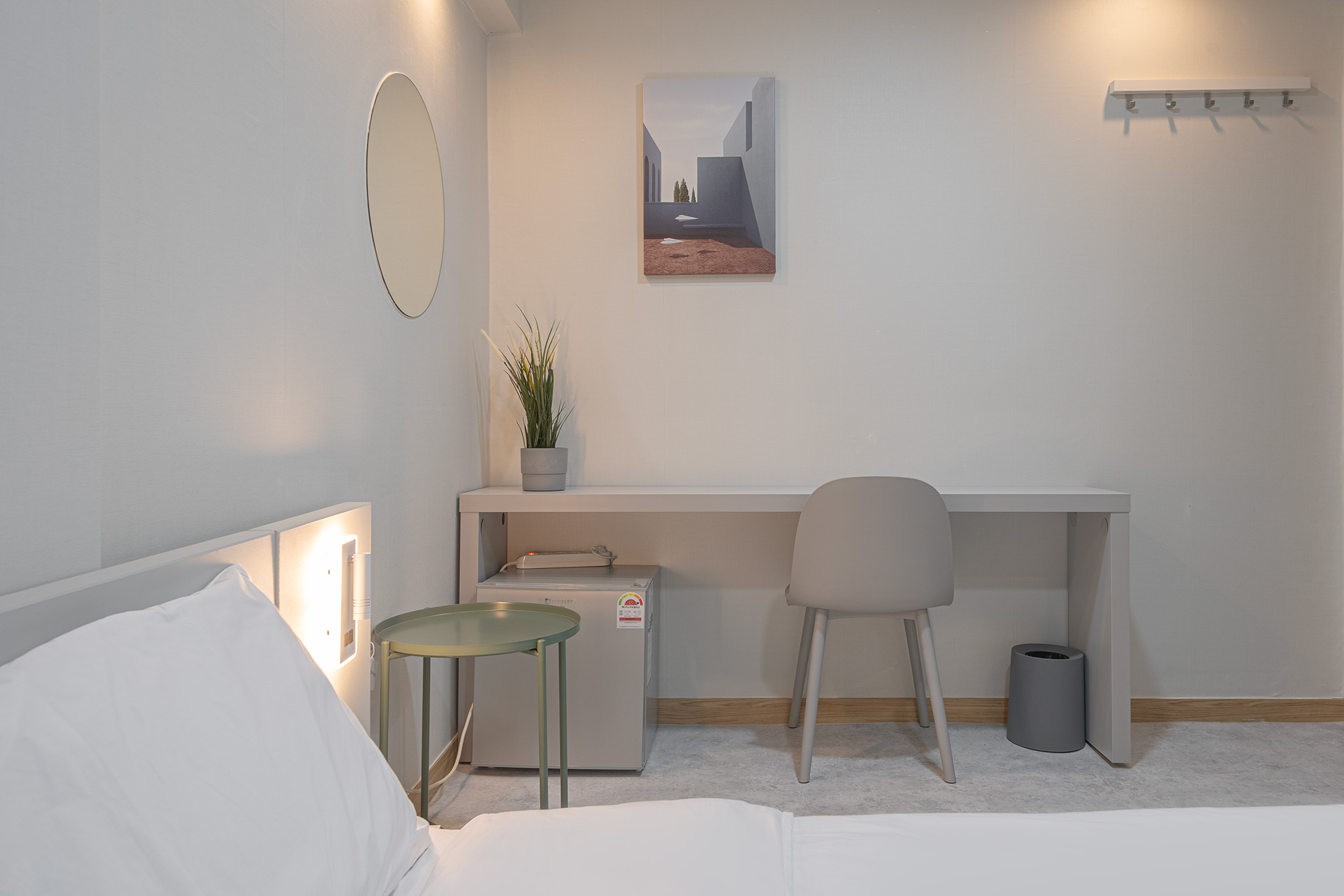 room detail thumbnail 2