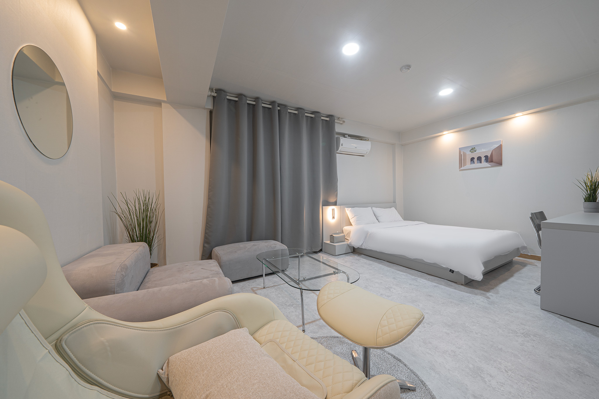 Premium Room - 도보특가(넷플릭스 시청가능/피톤치드 살균/세스코 방역/리모델링/스타일러/세라젬안마)