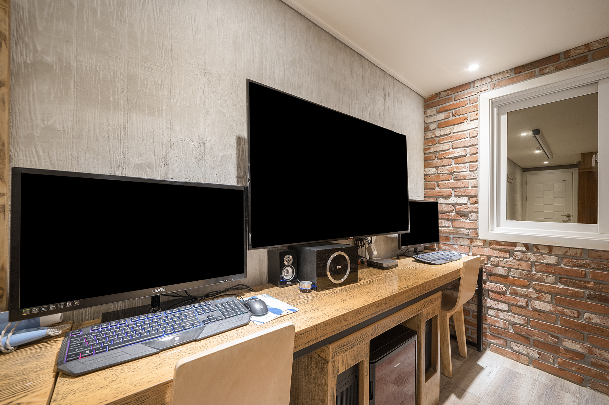 room detail thumbnail 2