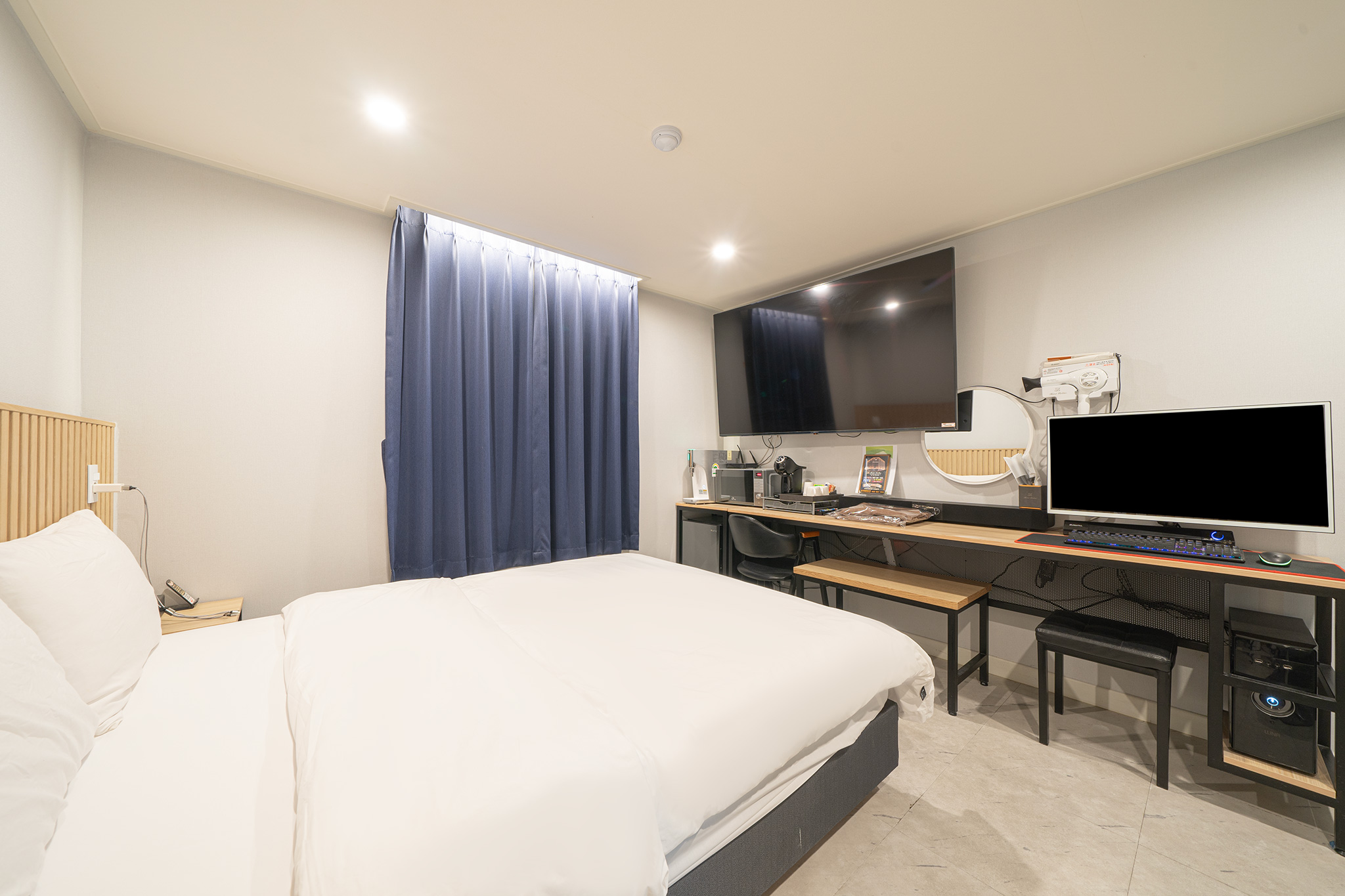 room detail thumbnail 0