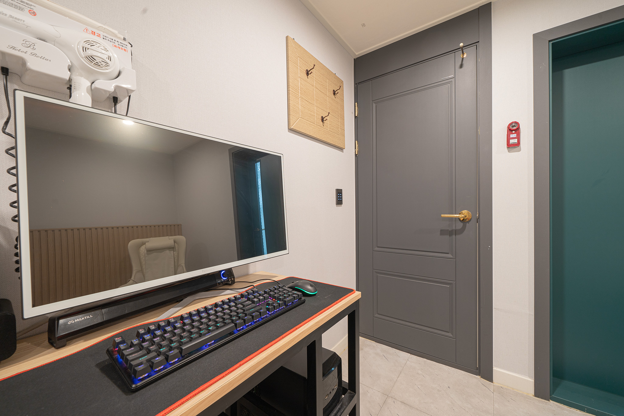 room detail thumbnail 1