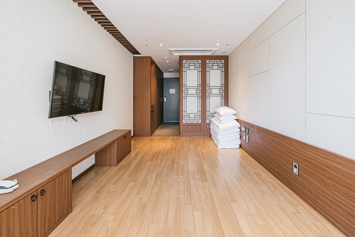 https://yaimg.yanolja.com/v5/2024/03/14/10/65f2ce99849bb8.91955870.jpg