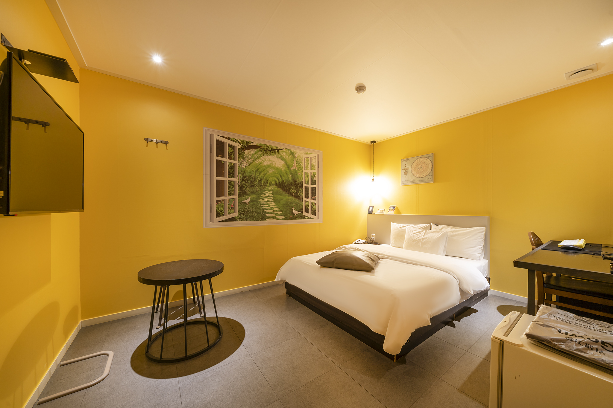 room detail thumbnail 2