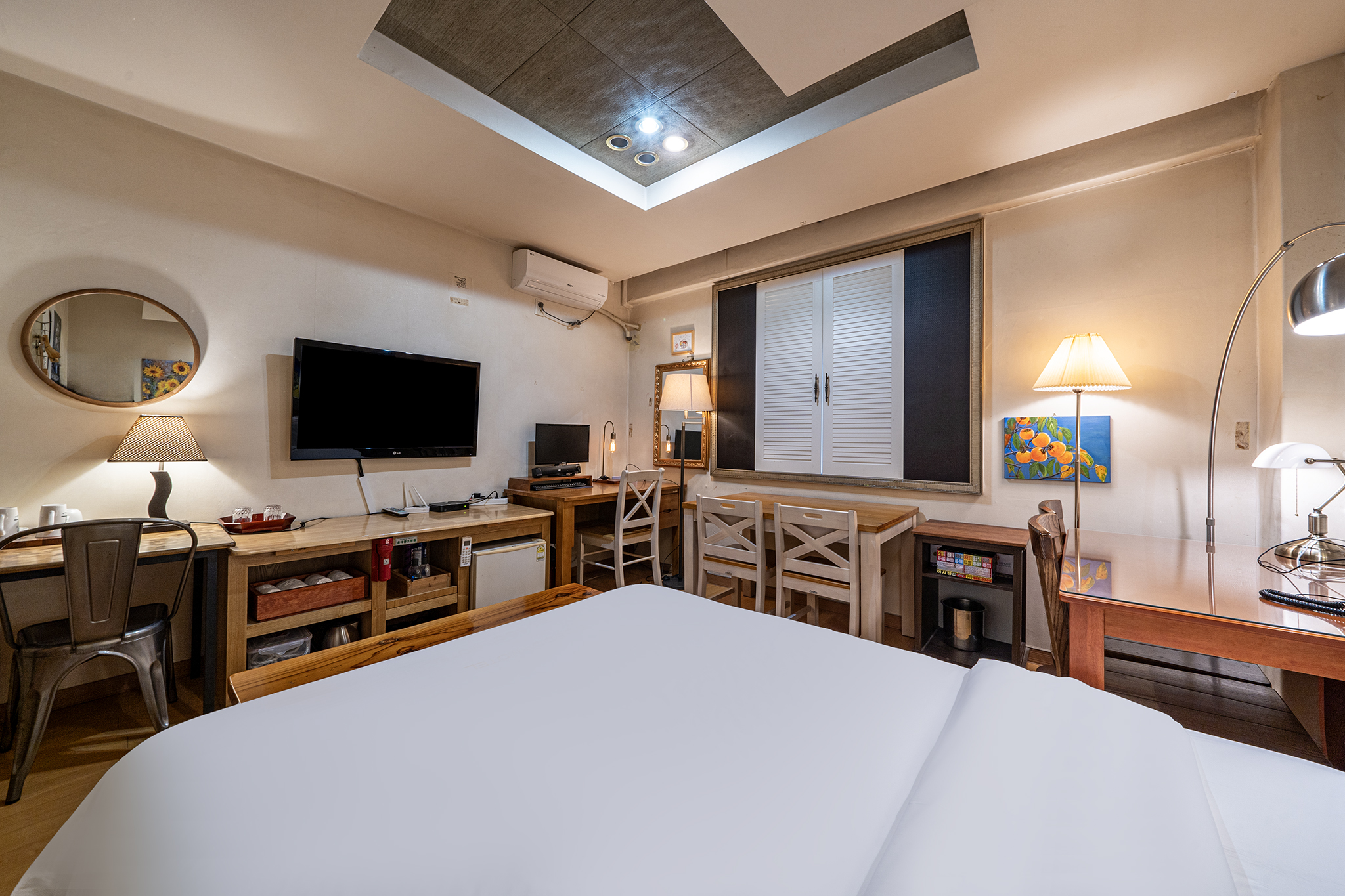 room detail thumbnail 2