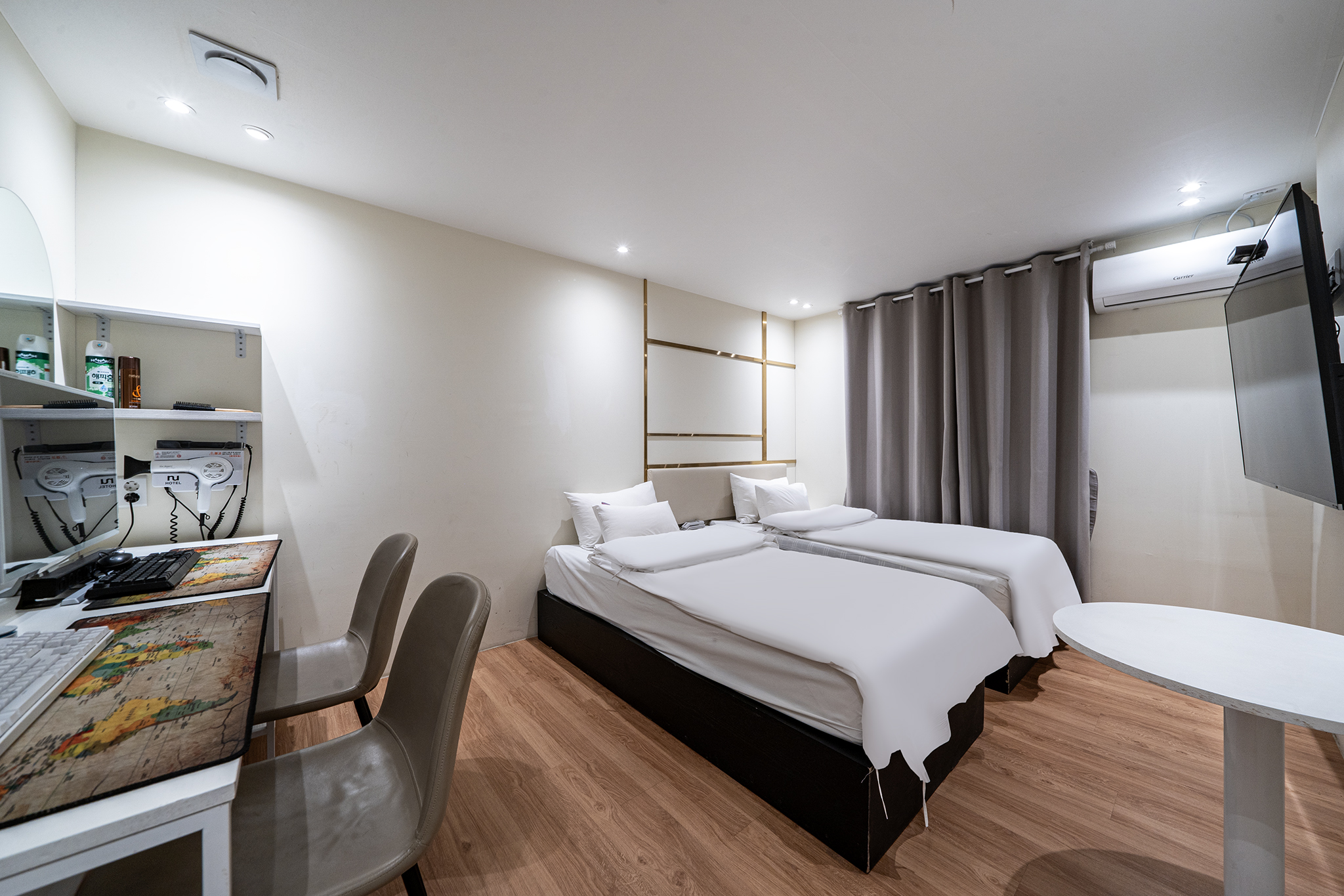 room detail thumbnail 2