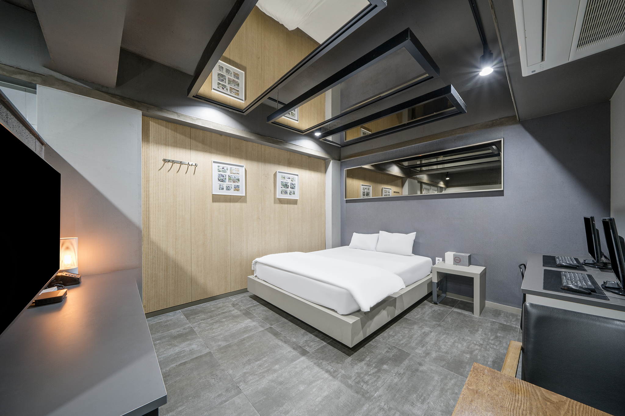 room detail thumbnail 2