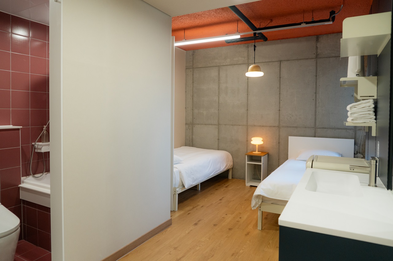 room detail thumbnail 2