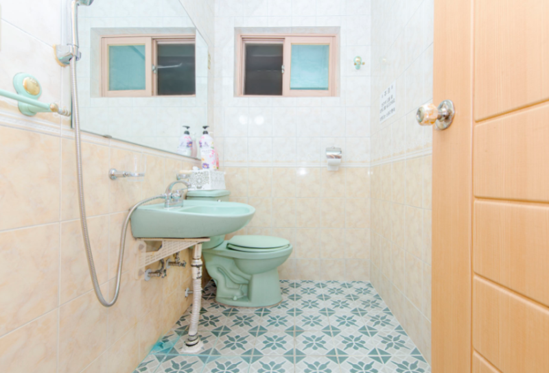 room detail thumbnail 2