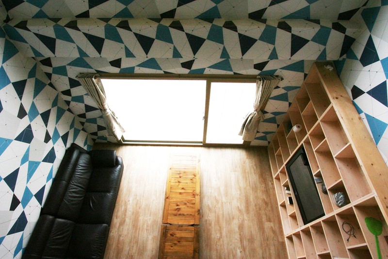 room detail thumbnail 2