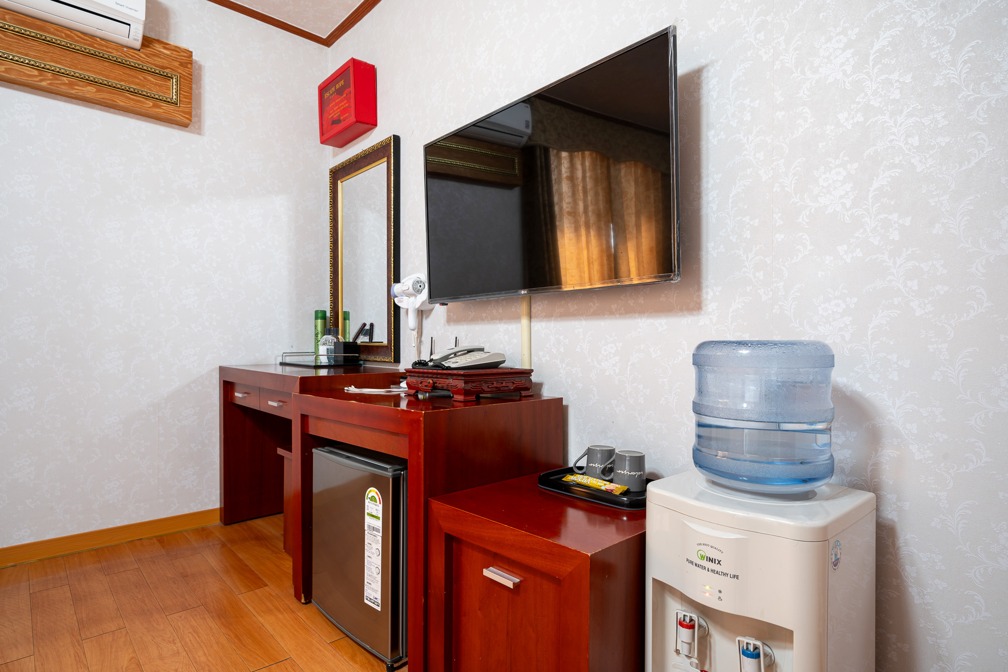 room detail thumbnail 2
