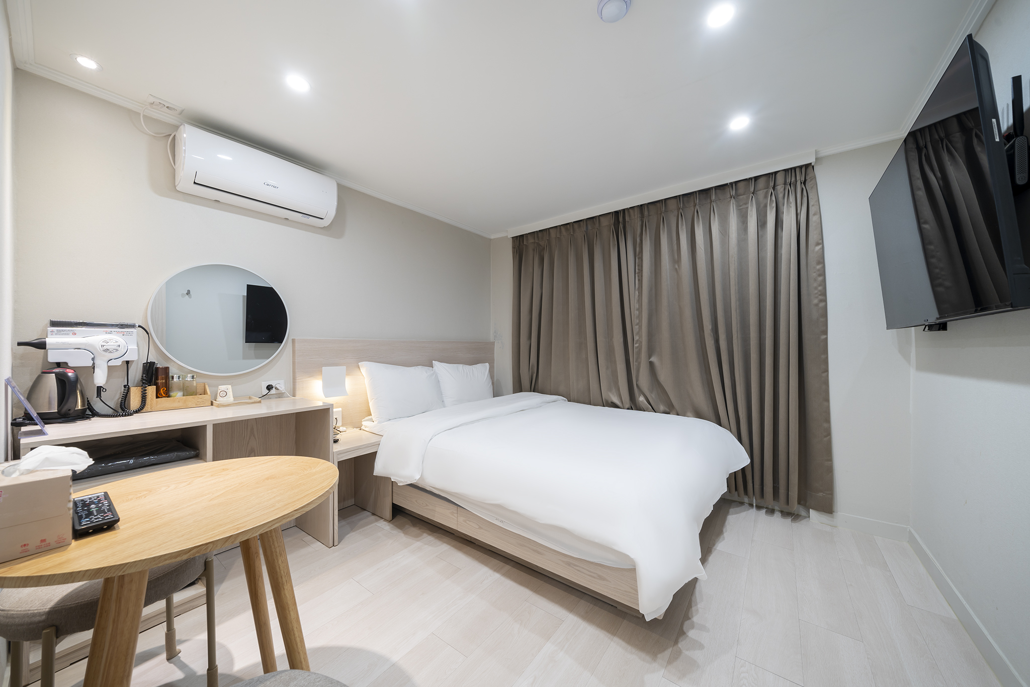 room detail thumbnail 0