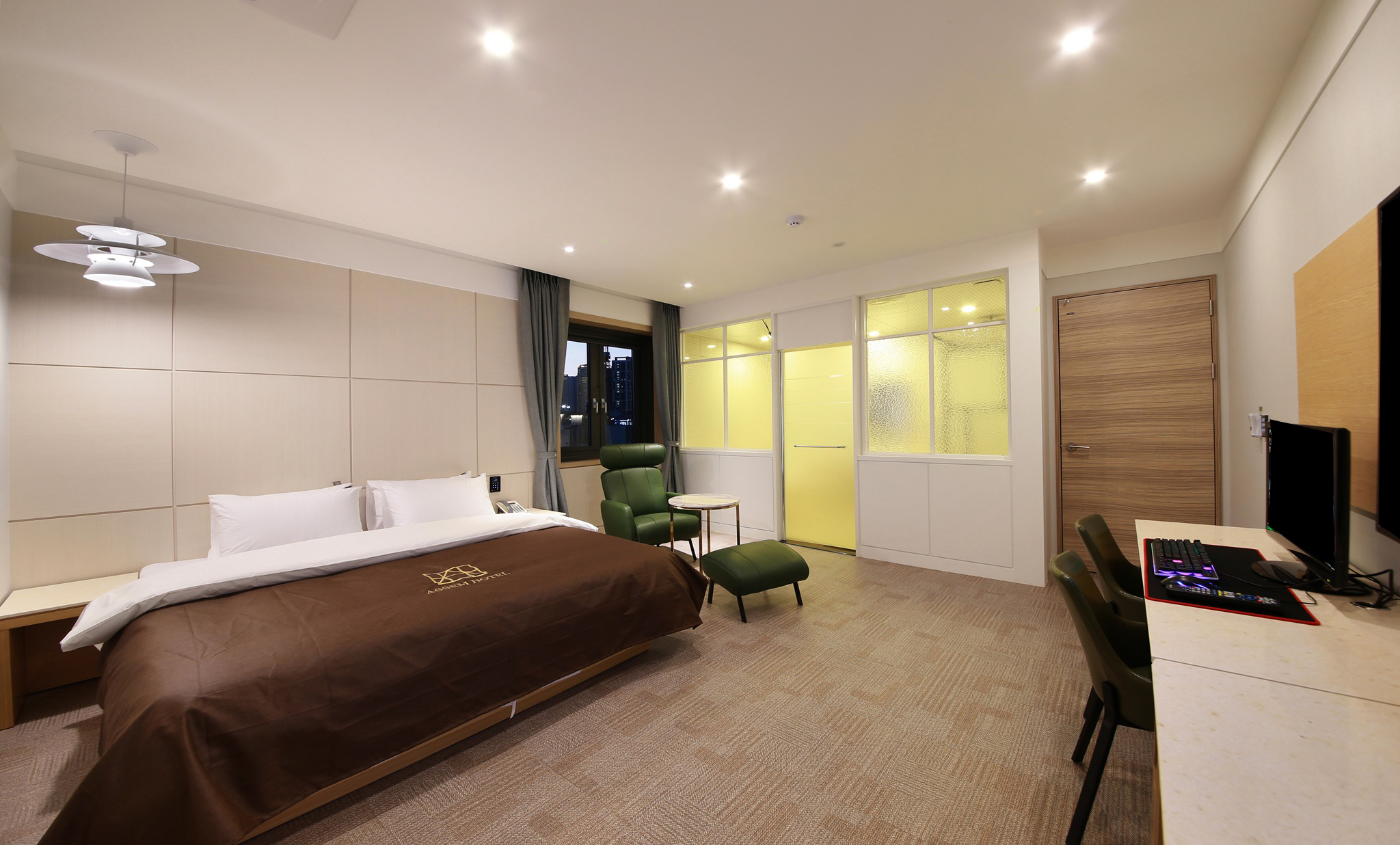 room detail thumbnail 2