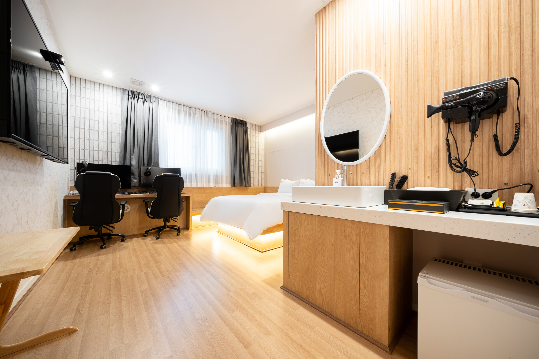 room detail thumbnail 1