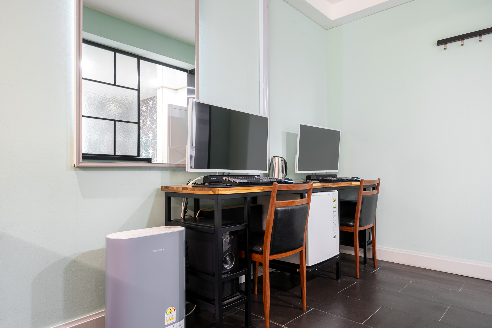 room detail thumbnail 2