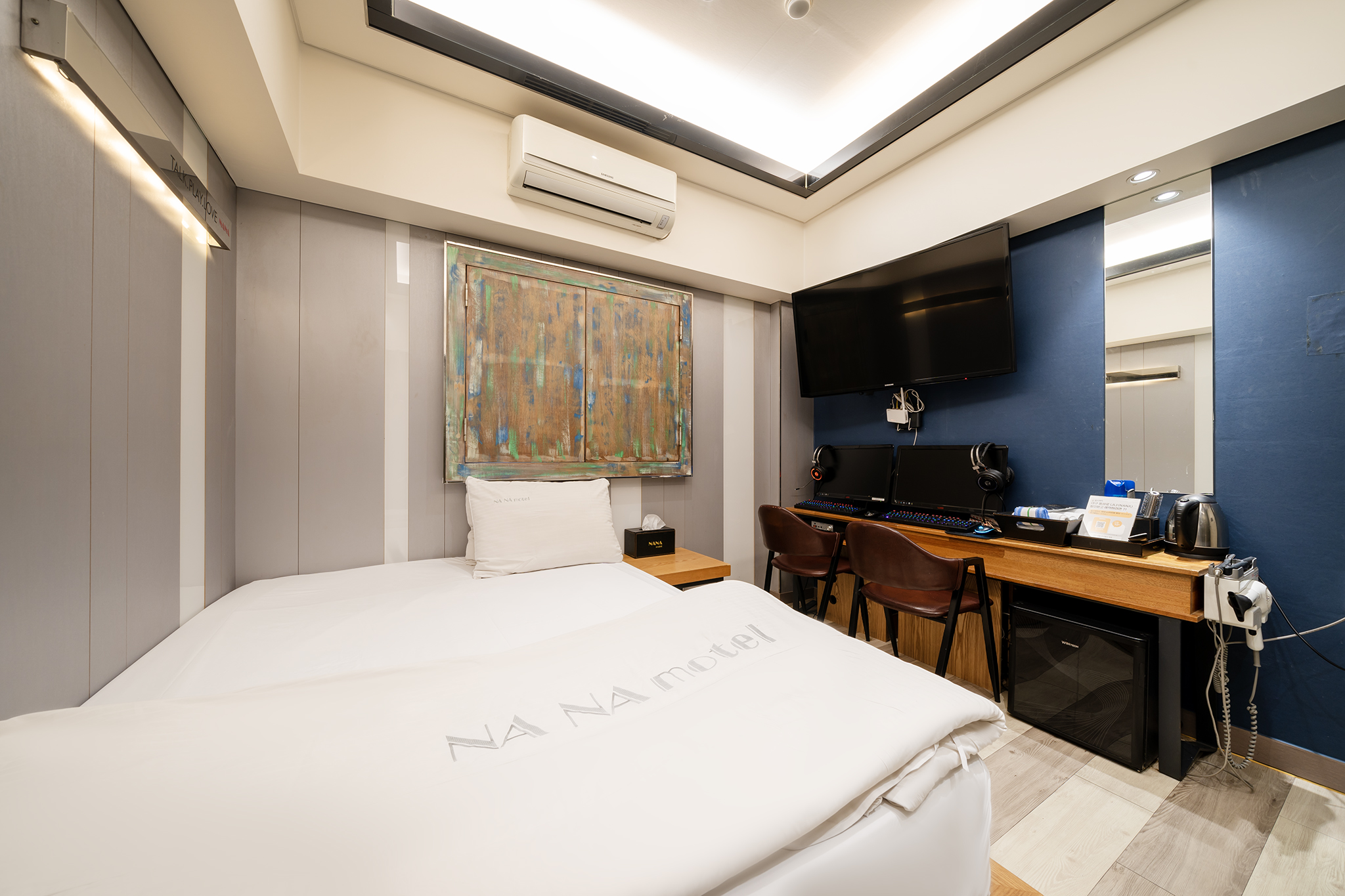 room detail thumbnail 2