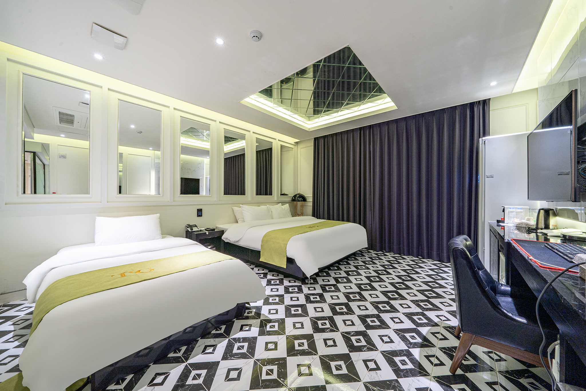 room detail thumbnail 0