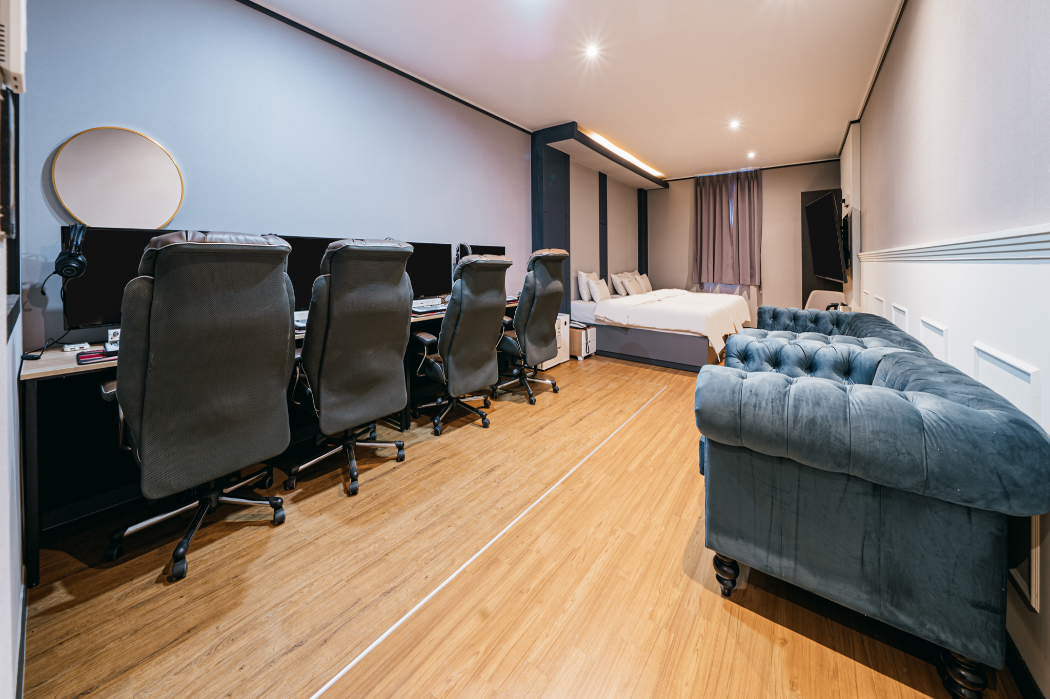 room detail thumbnail 0