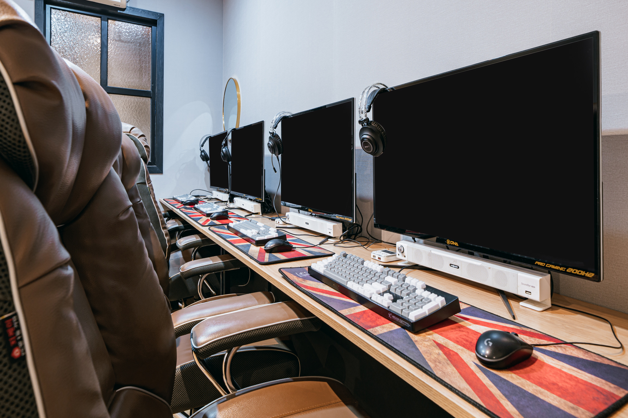 room detail thumbnail 1