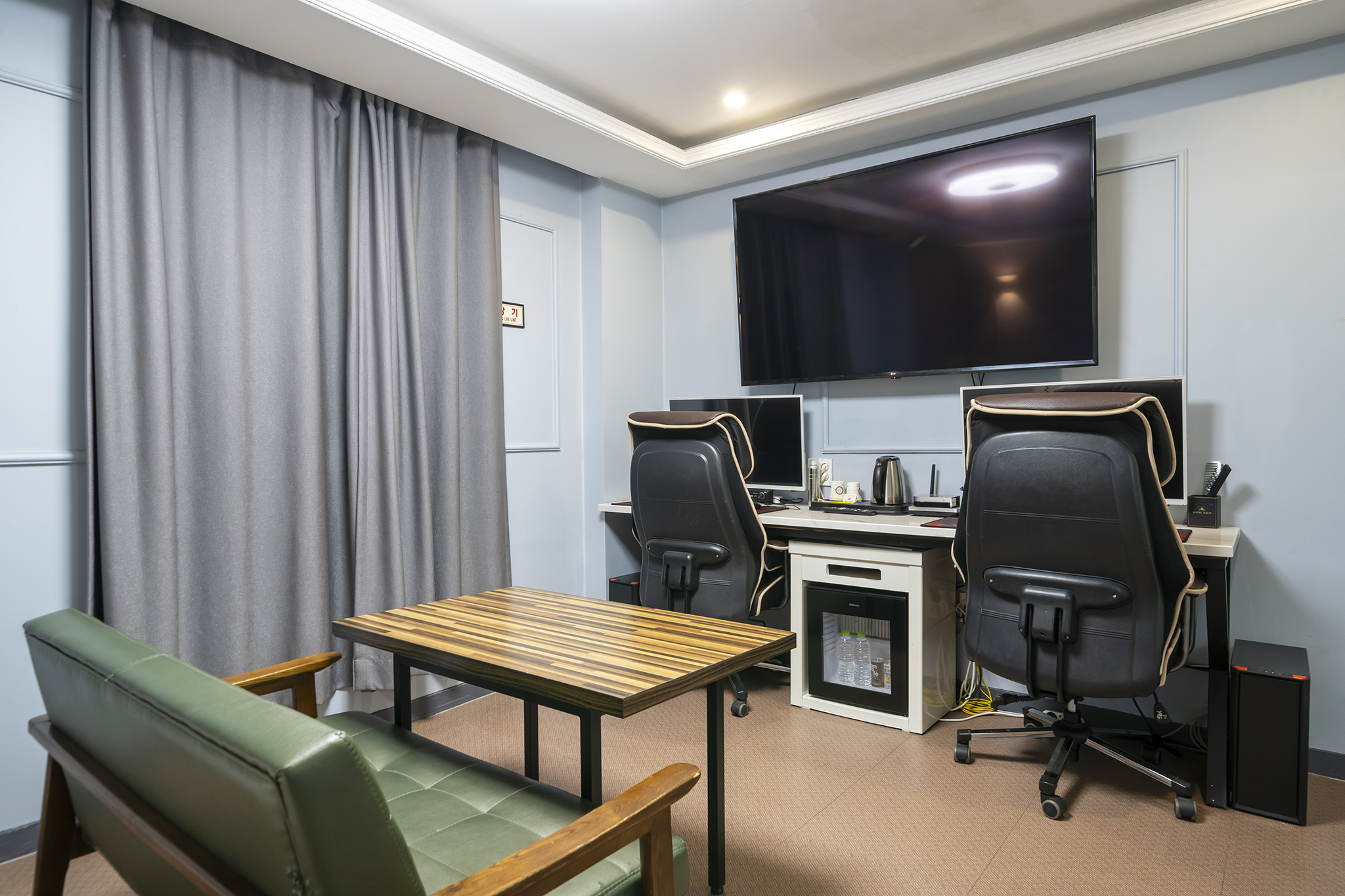 room detail thumbnail 1