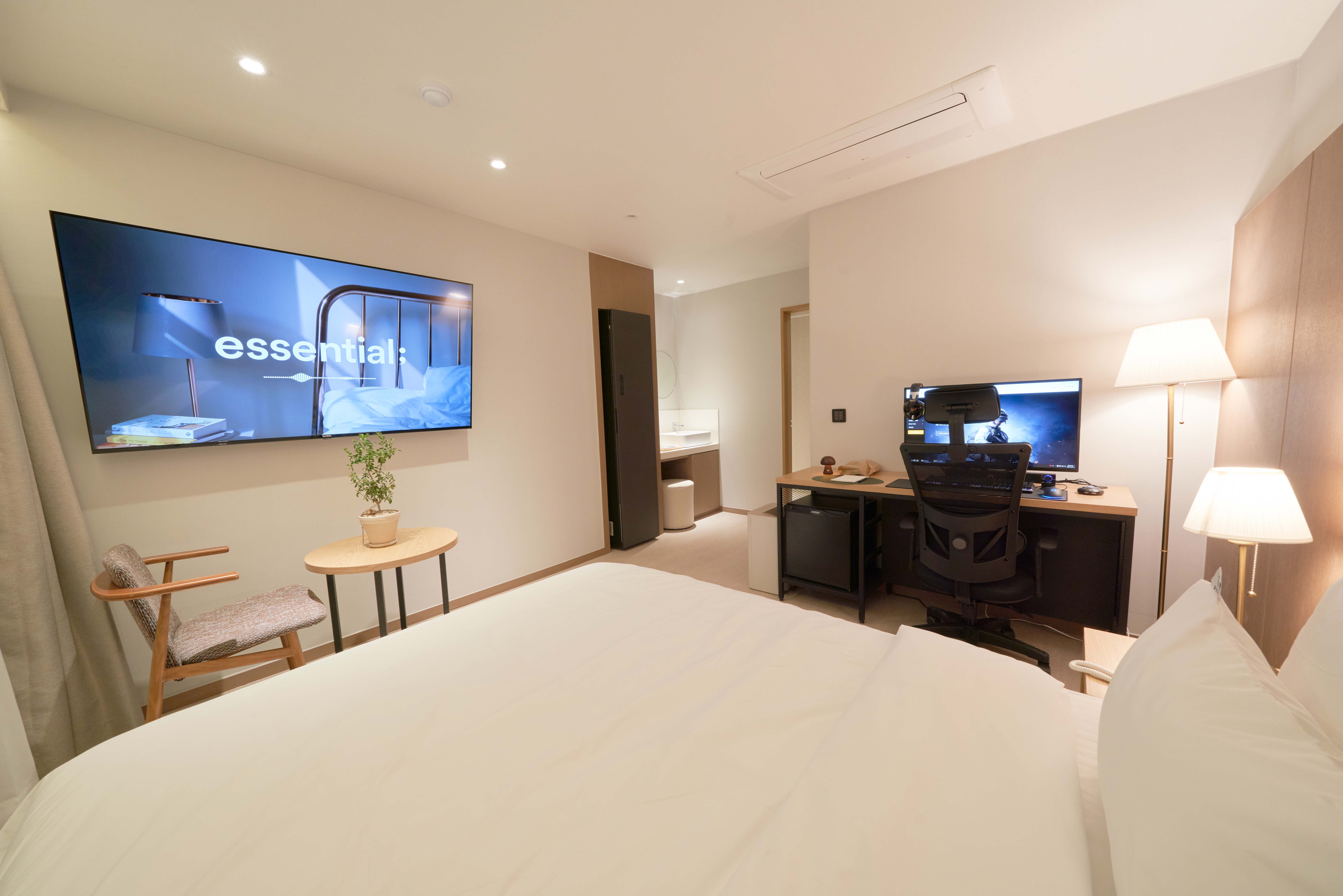 room detail thumbnail 1