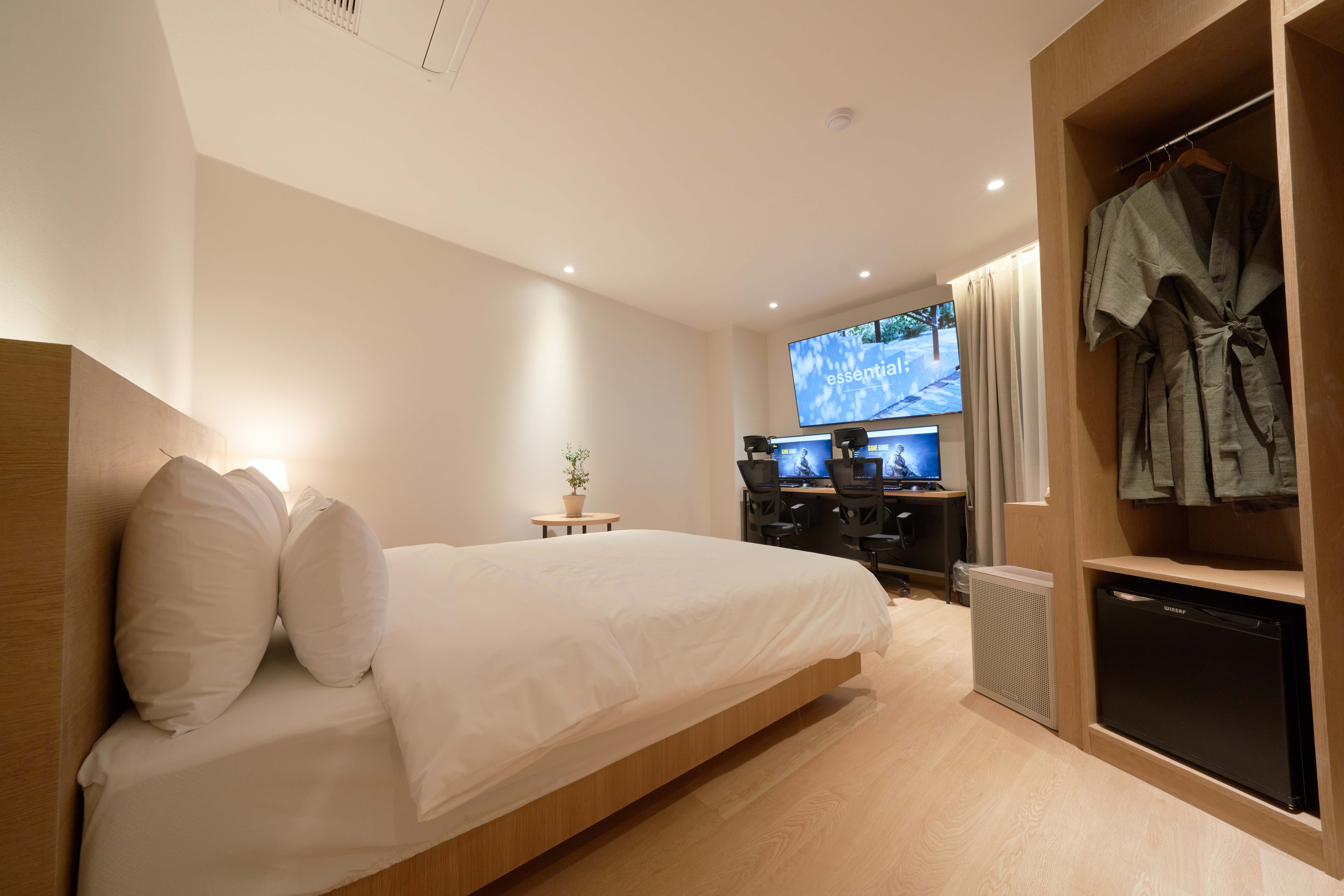 room detail thumbnail 1