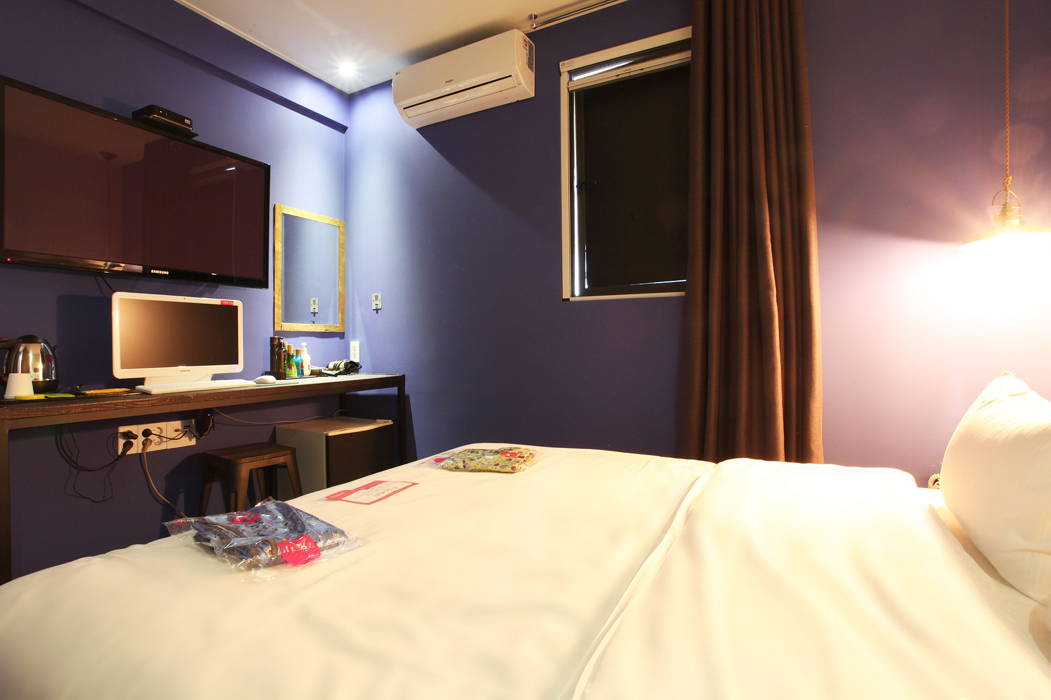 room detail thumbnail 2