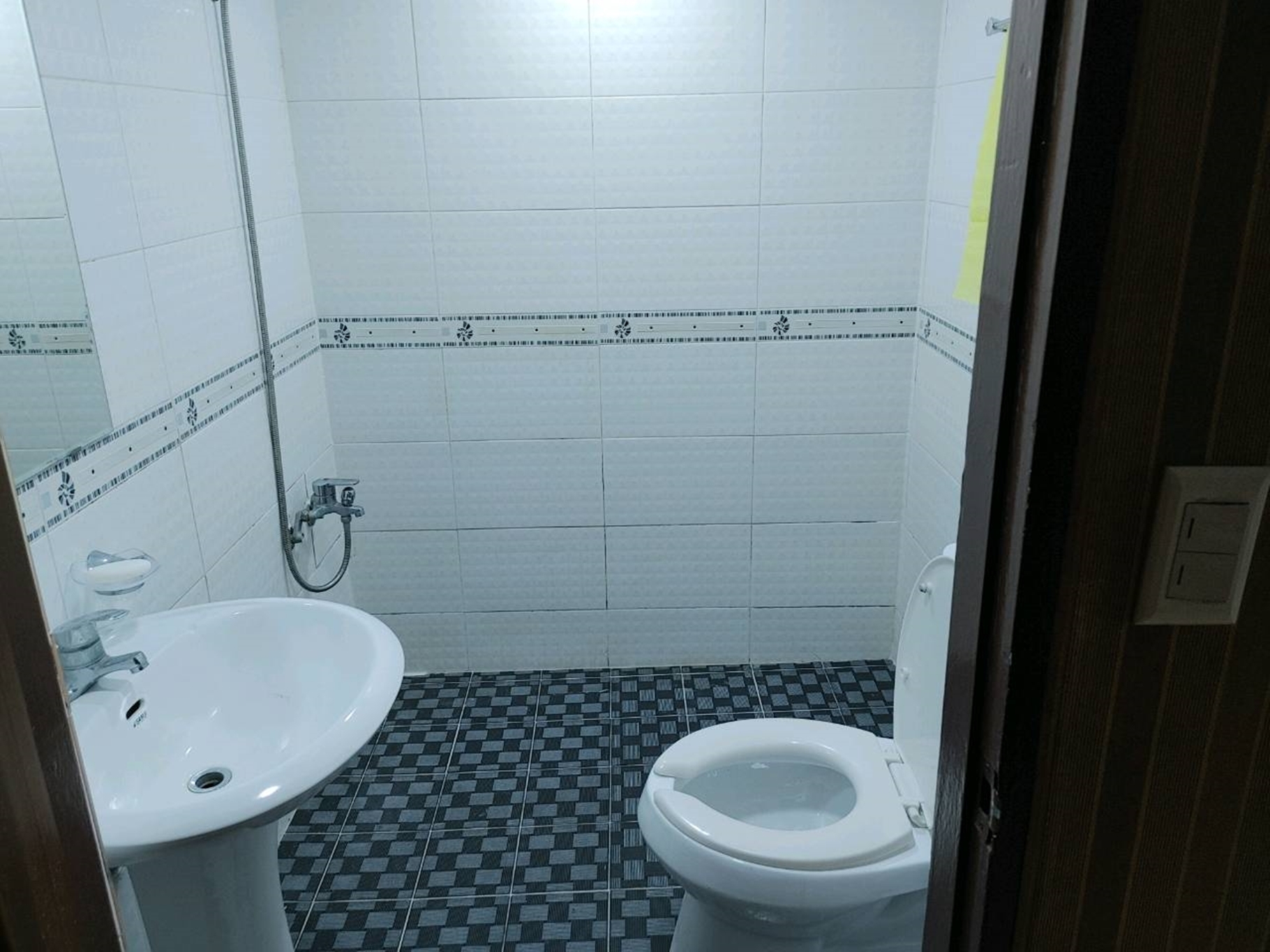 room detail thumbnail 2