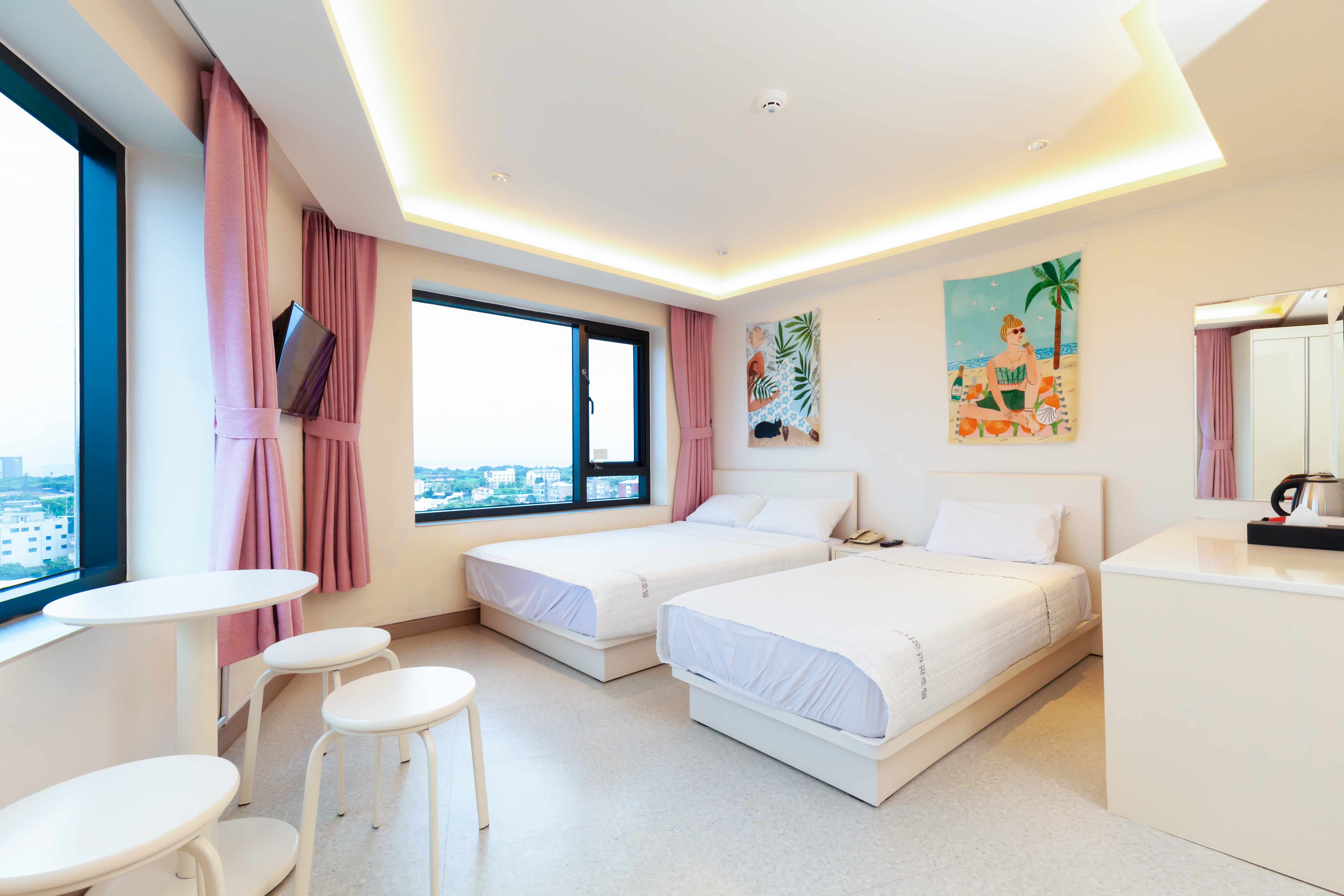 room detail thumbnail 2