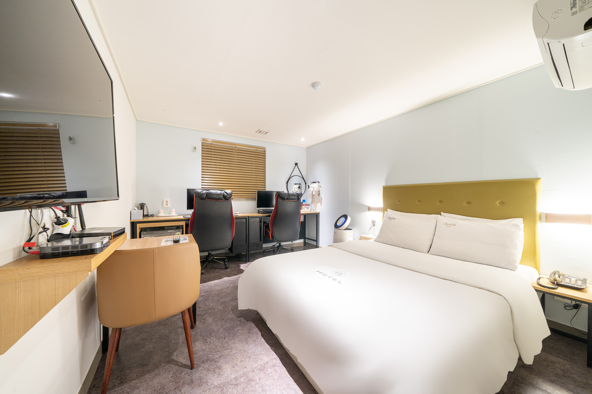 room detail thumbnail 0