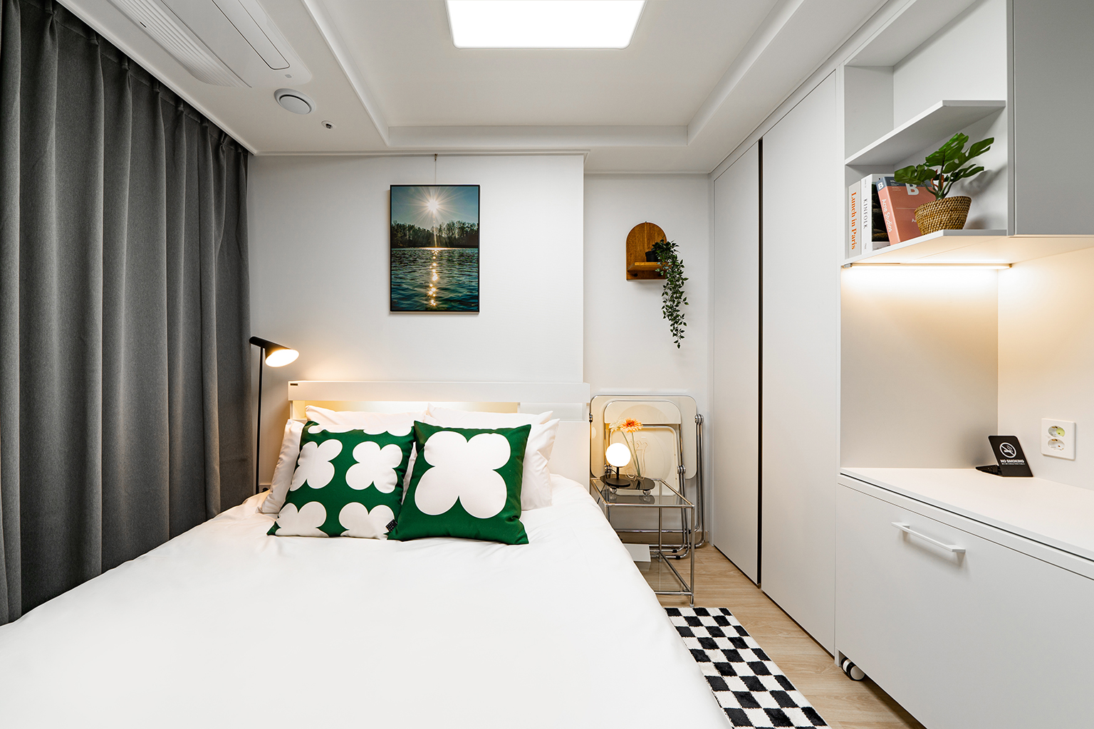 room detail thumbnail 2