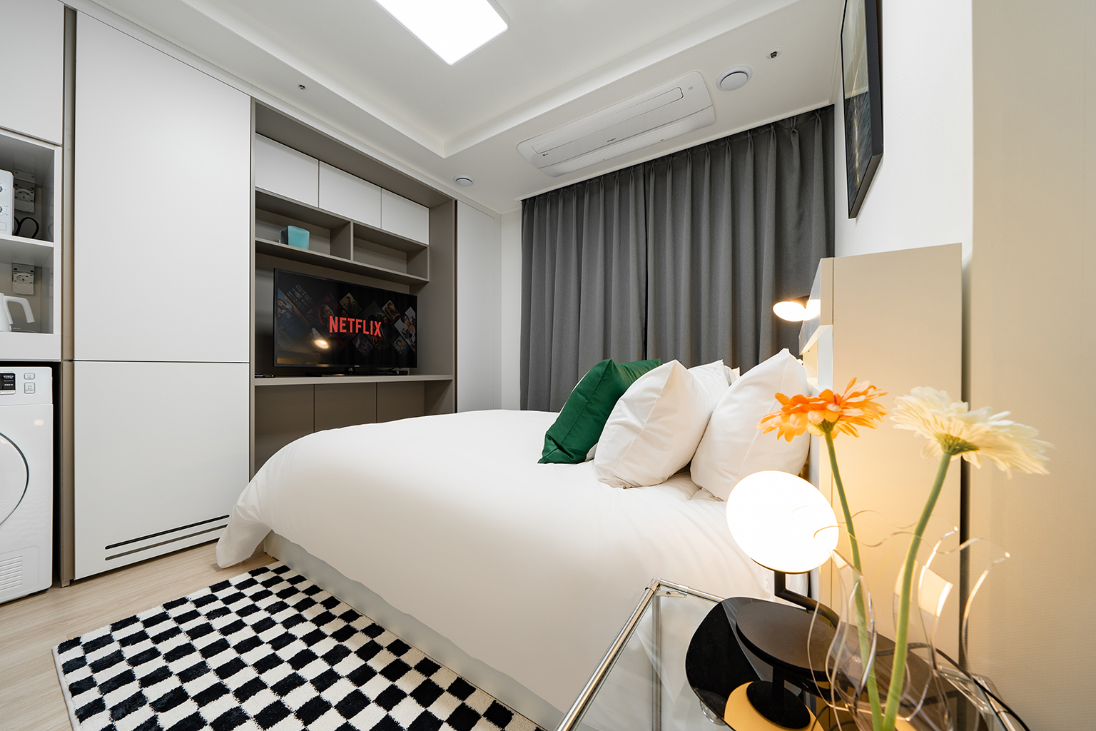 room detail thumbnail 2
