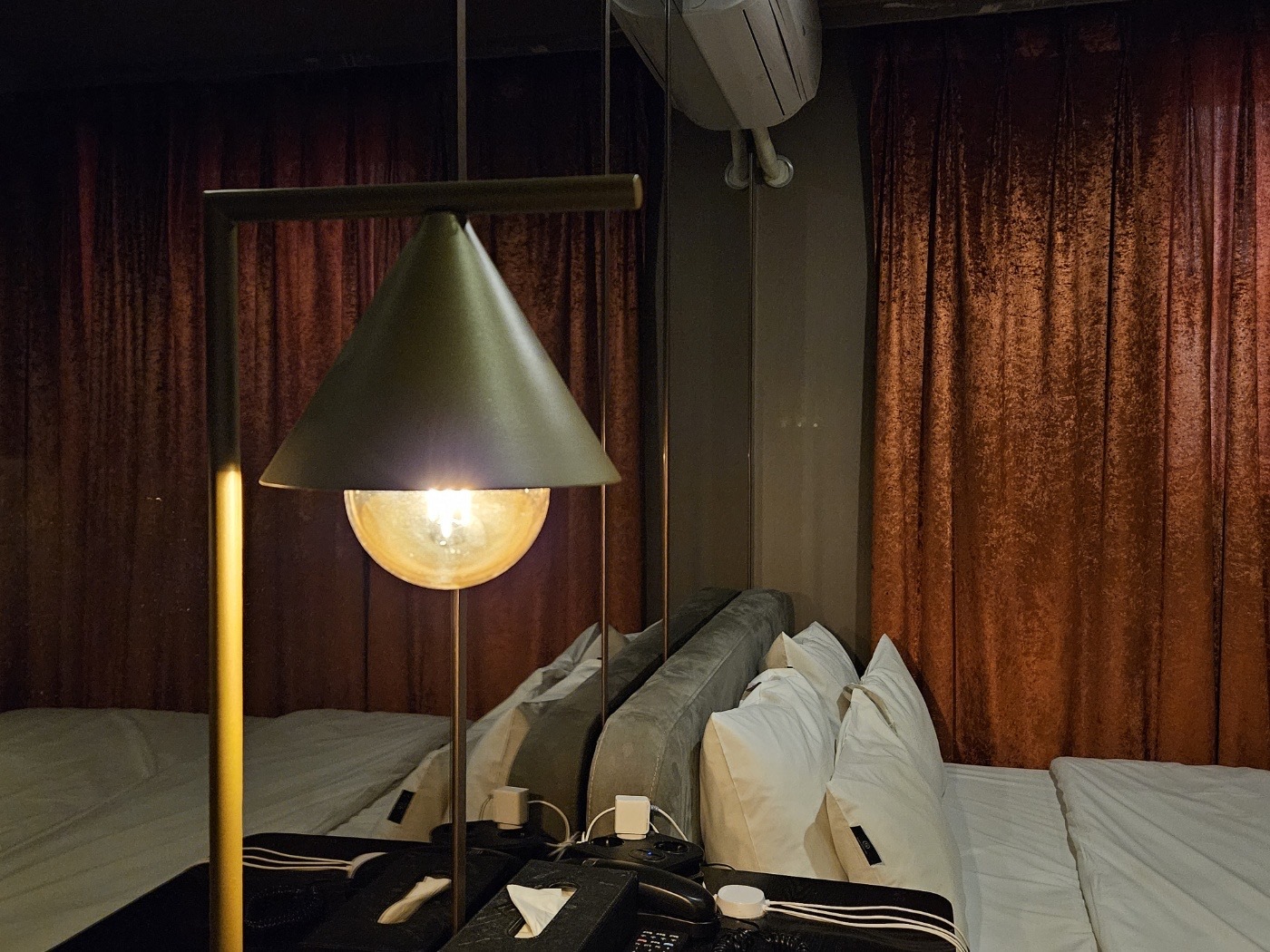 room detail thumbnail 2