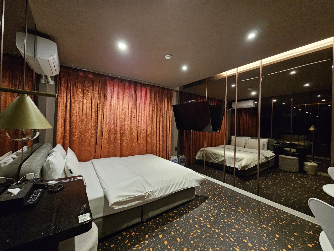 room detail thumbnail 0
