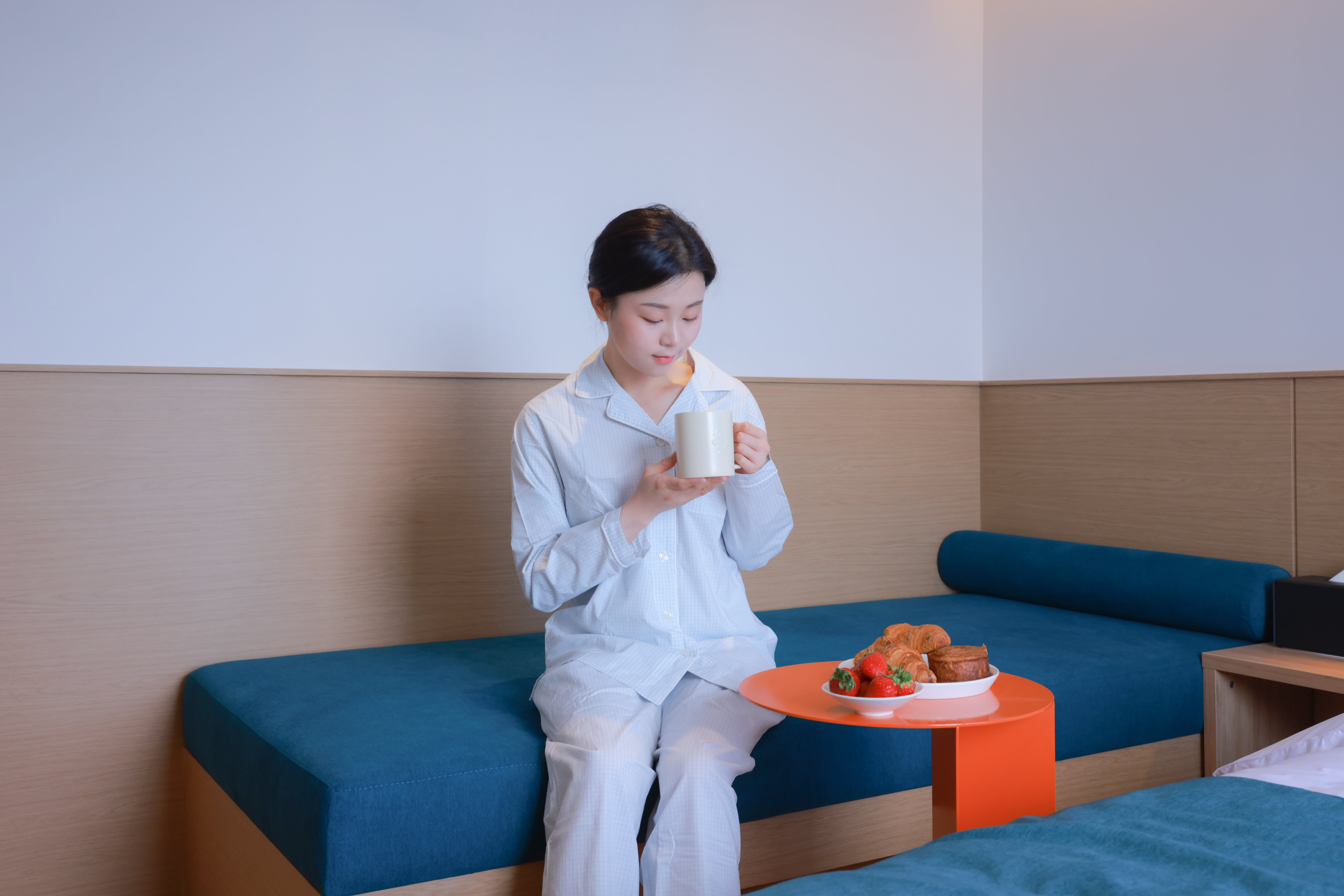 room detail thumbnail 1