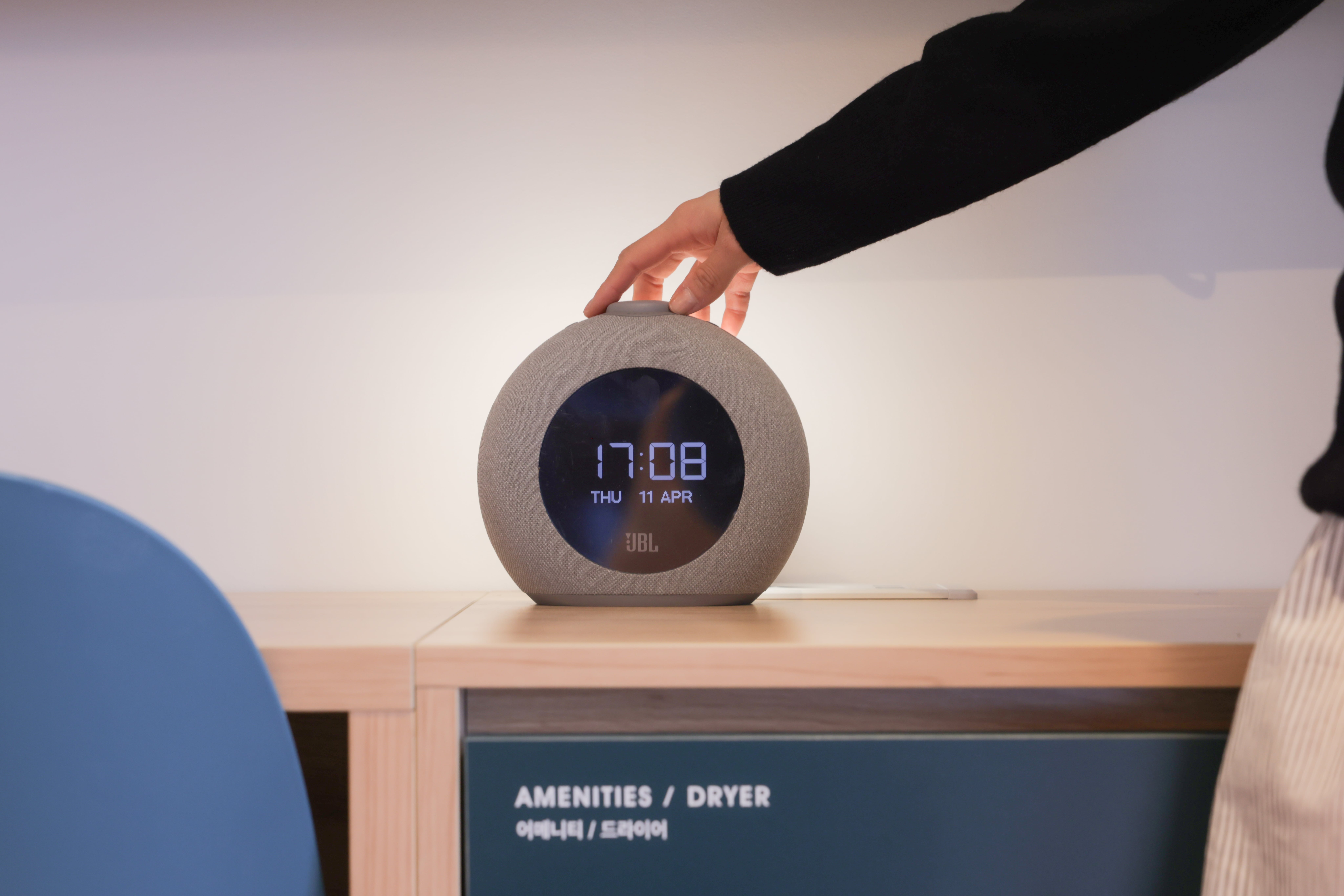 room detail thumbnail 2