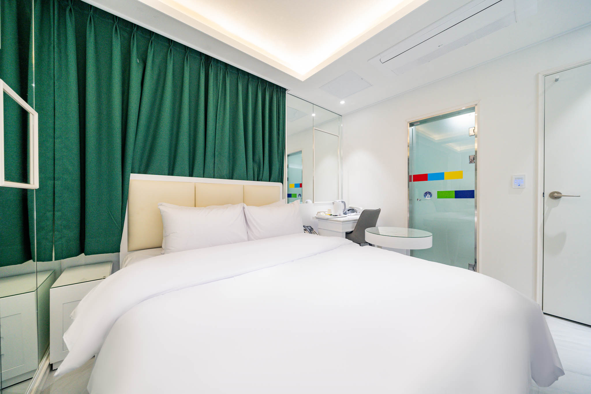 room detail thumbnail 2