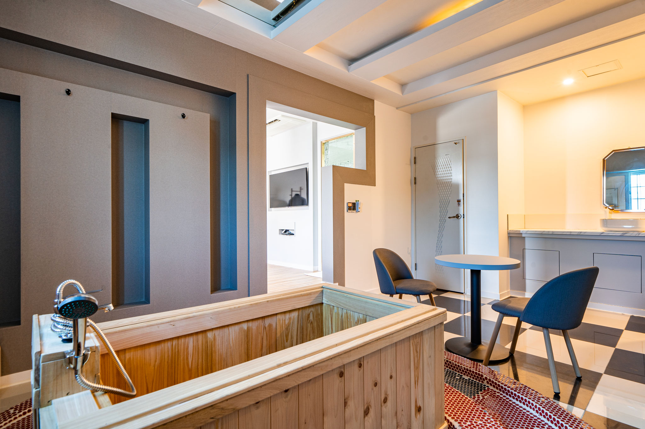 room detail thumbnail 2