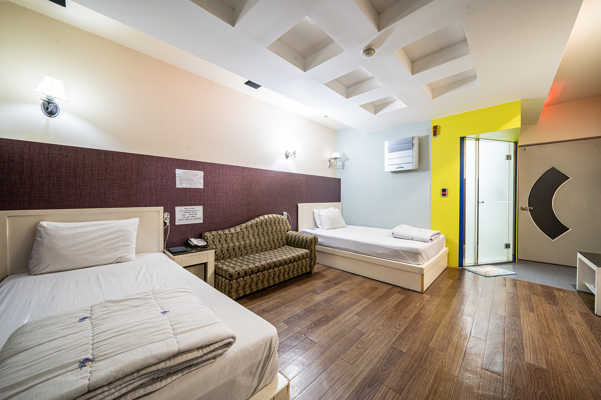 room detail thumbnail 1