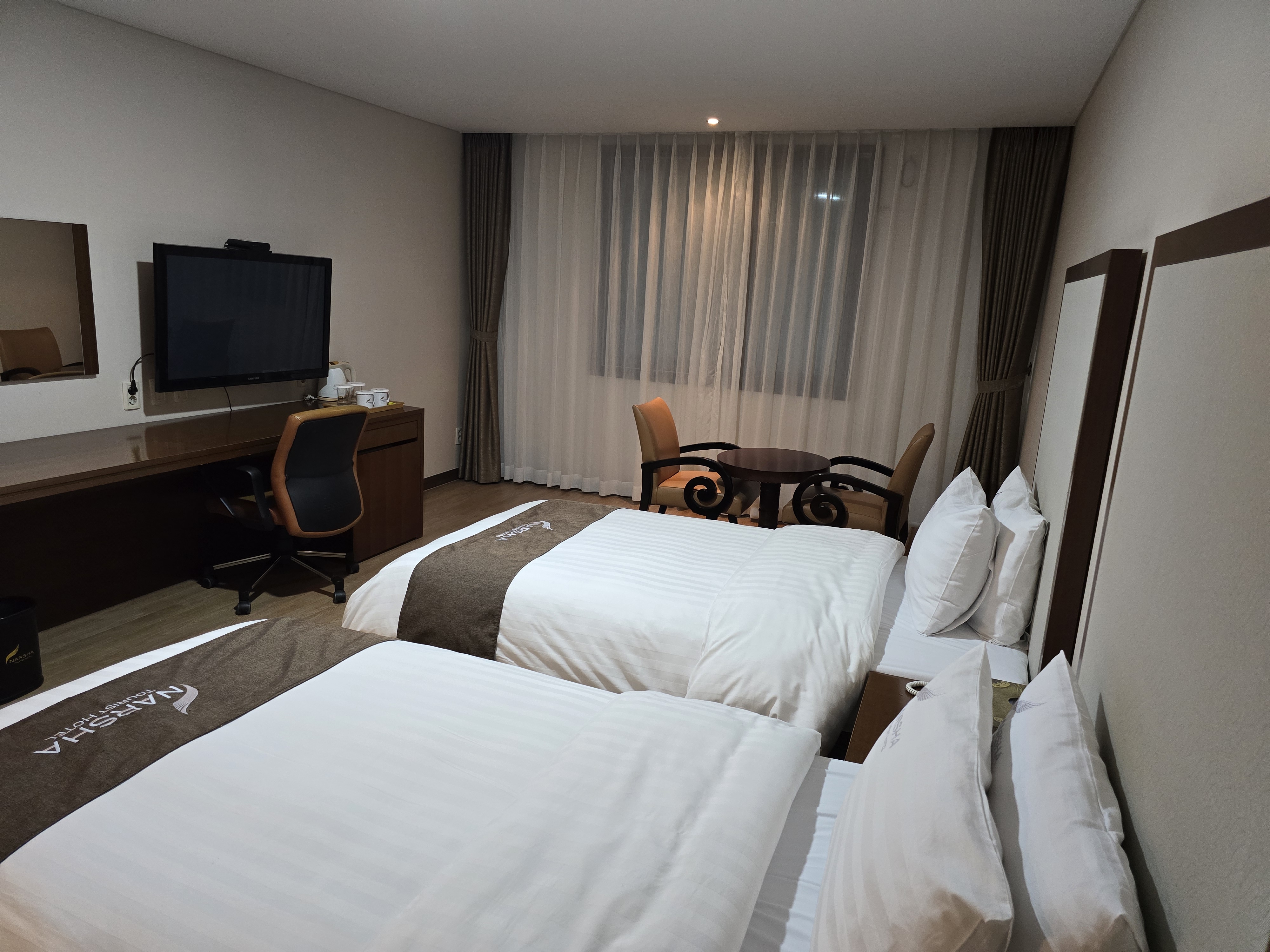 room detail thumbnail 1