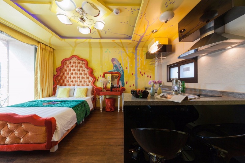 room detail thumbnail 1