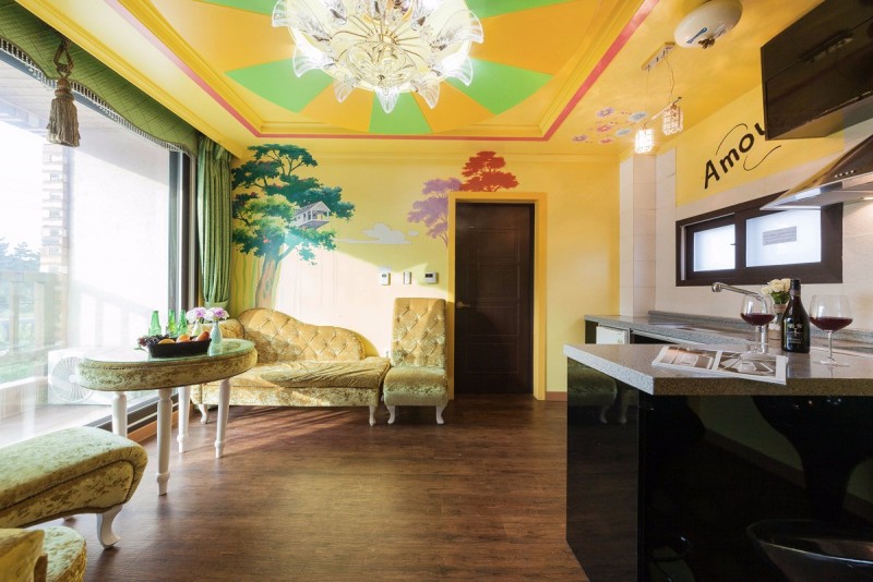 room detail thumbnail 1