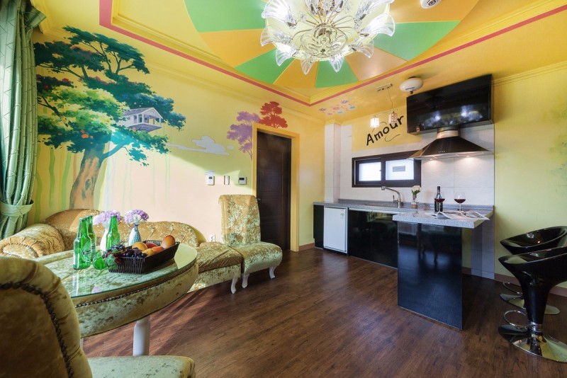 room detail thumbnail 2